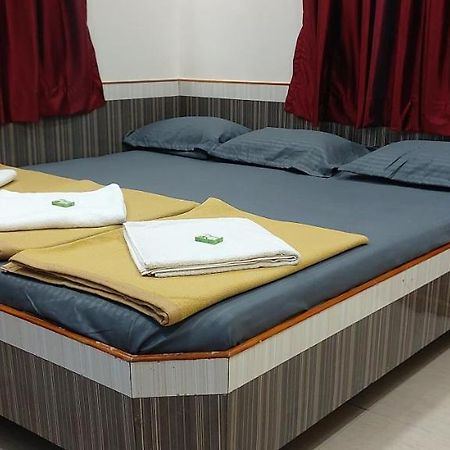 Sai Raghunandan Guest House Ширди Экстерьер фото