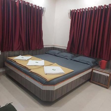 Sai Raghunandan Guest House Ширди Экстерьер фото
