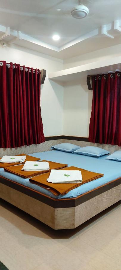 Sai Raghunandan Guest House Ширди Экстерьер фото
