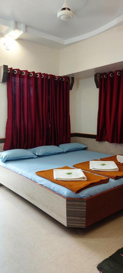Sai Raghunandan Guest House Ширди Экстерьер фото