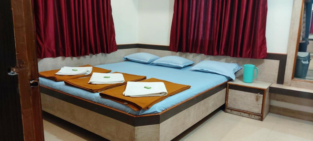 Sai Raghunandan Guest House Ширди Экстерьер фото